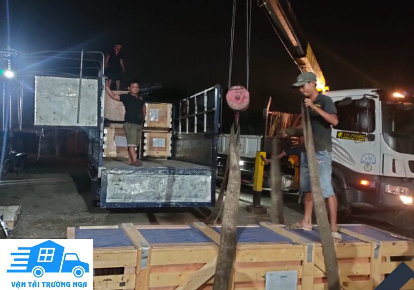 Anh em bốc xếp ngày đêm tại kho trường nga gửi từ đà nẵng đi hà nam