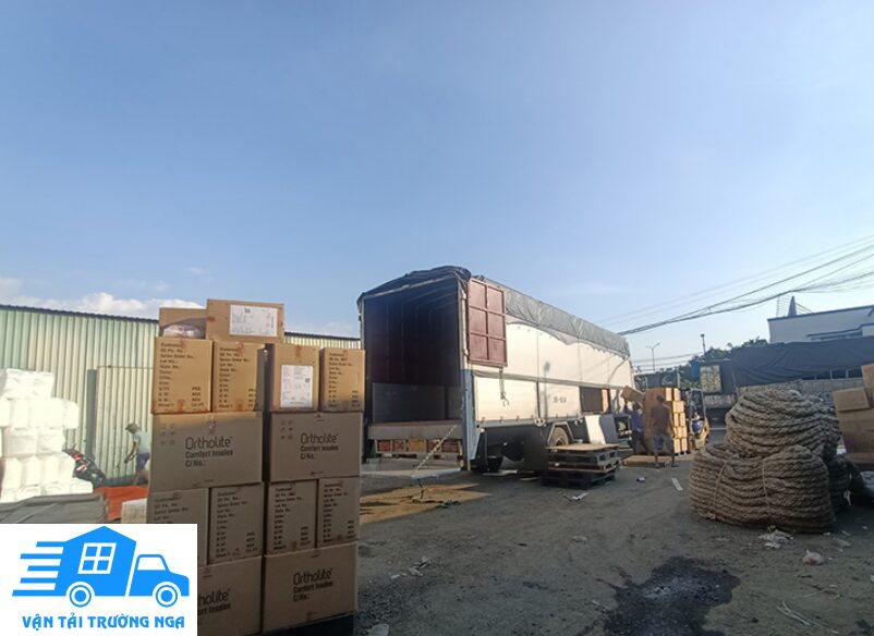 Bãi xe vận tải trường nga