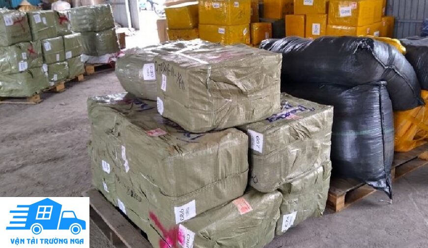 Hàng hóa chuẩn bị gửi đi thanh hóa