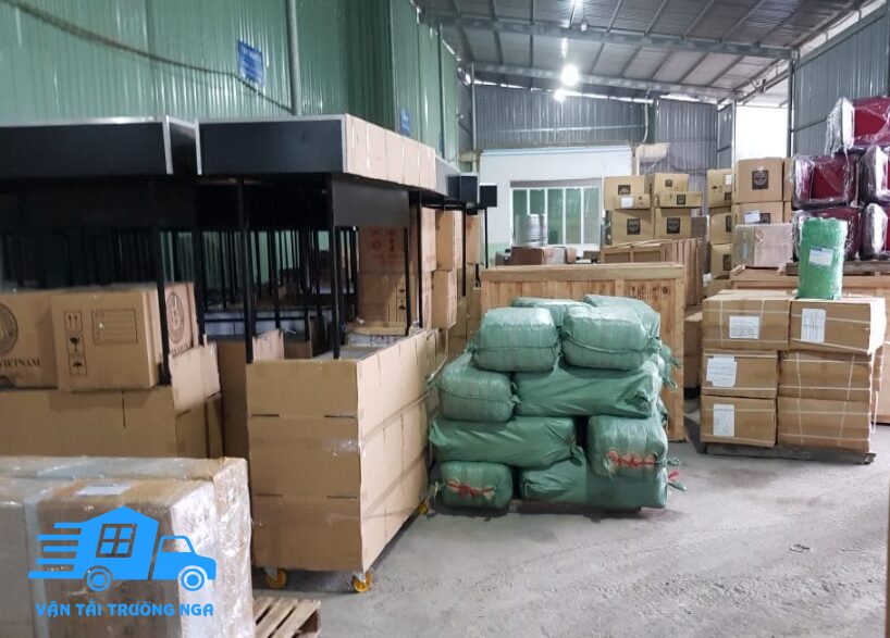 Kho hàng chuẩn bị gửi đi hải phòng
