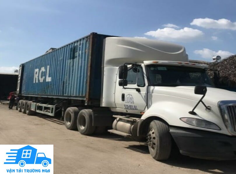 Xe contener chờ bốc hàng đi ninh bình