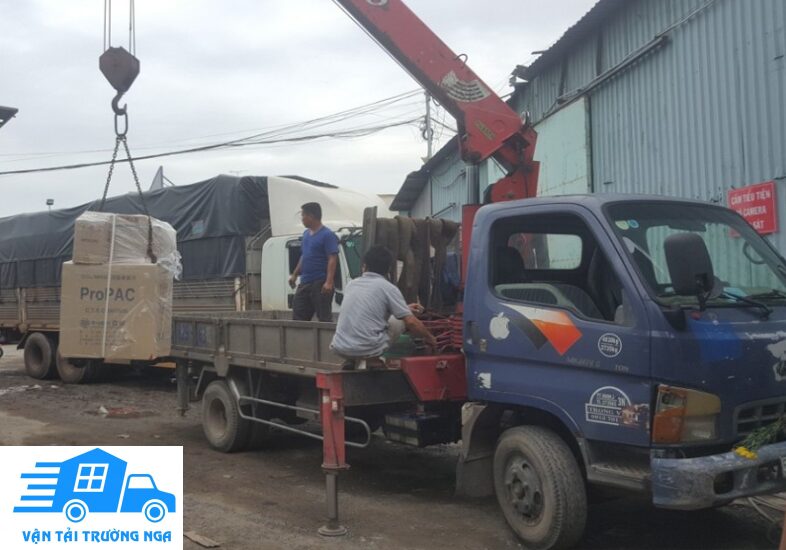 Xe cẩu hỗ trợ bốc xếp gửi hàng hà nội đi cần thơ