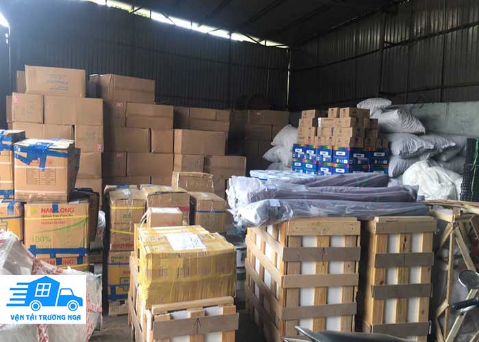 Hàng hóa tại kho trường nga chuẩn bị gửi vào ninh thuận