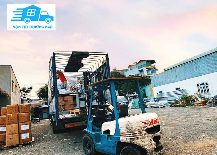 Hàng hóa tại kho trường nga vận chuyển liên tục trong ngày